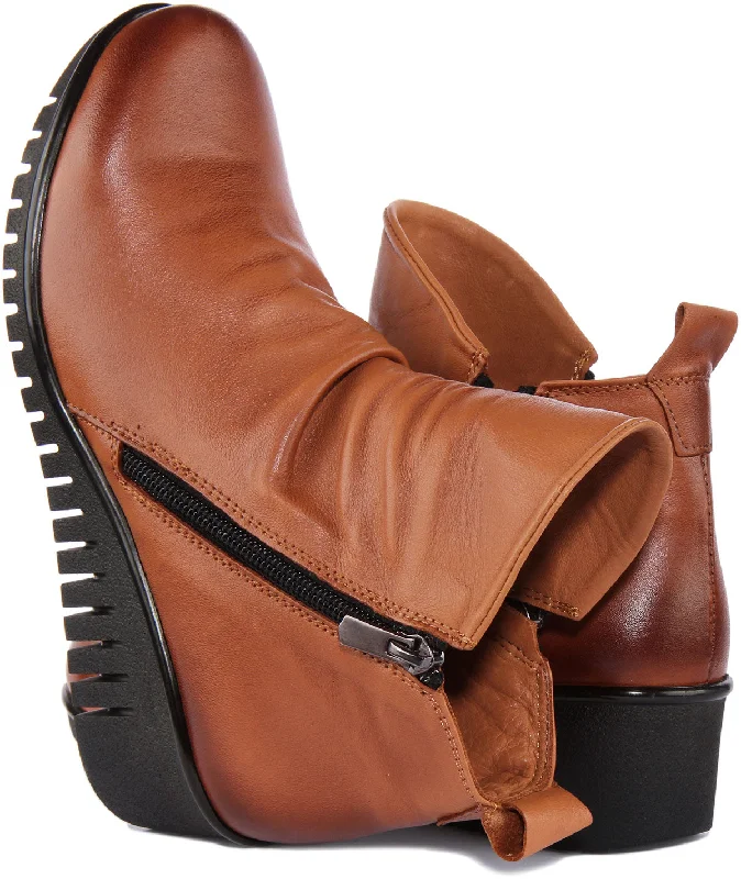 Isabelle Ankle Boots In Tan