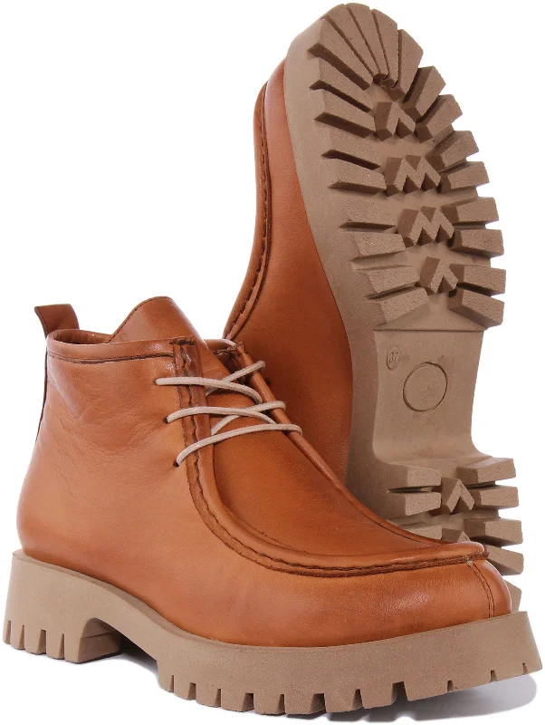 Judith Ankle Boots In Tan