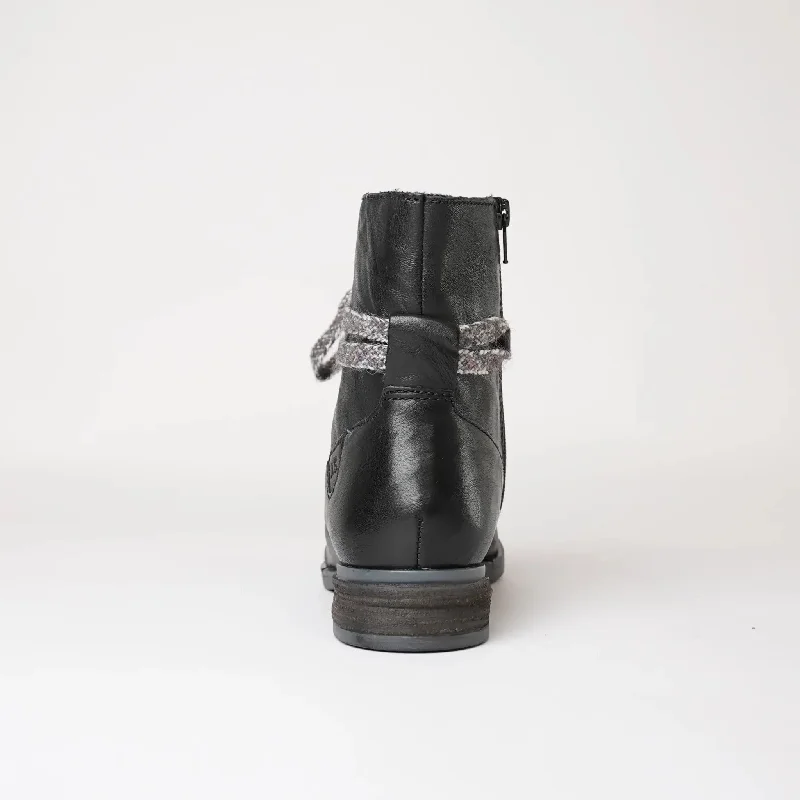 Sanja 18 Black Leather Ankle Boots