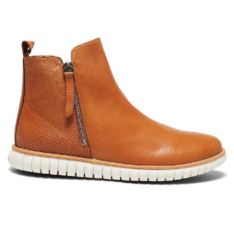 Factor Boot in Tan Leather