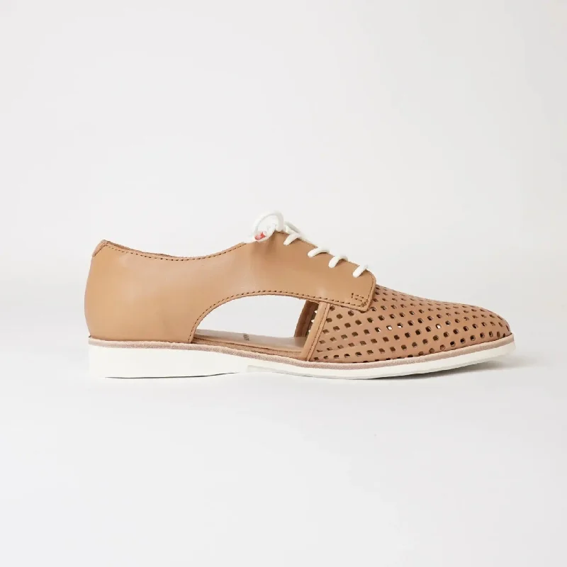 Sidecut Punch Tan Lace Up Flats