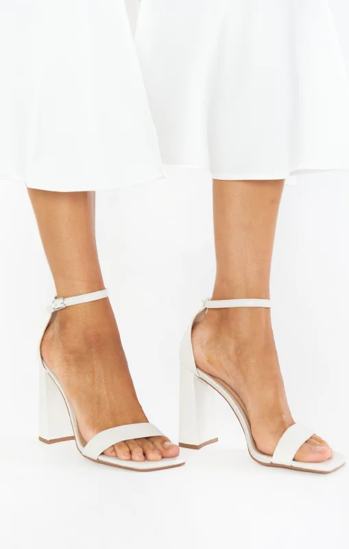 Steve Madden Tiaa Block Heel ~ Bone